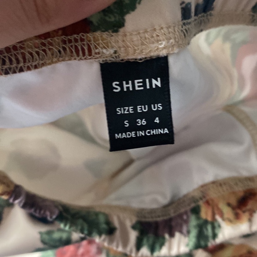 Shein floral skirt- small 🌸 - Picture 4 of 4